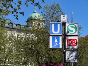 20210423-ÖPNV-ostbahnhof-schilder-022-groessing