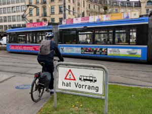 Tram hat Vorrang