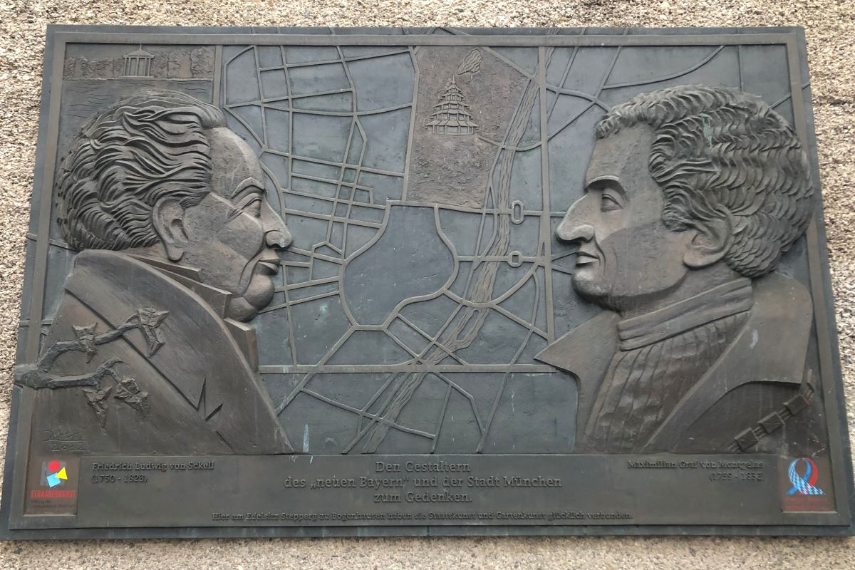 Gedenktafel an Friedrich Ludwig von Sckell und Maximilian Graf von Montgelas von Bildhauer Peter Weidl