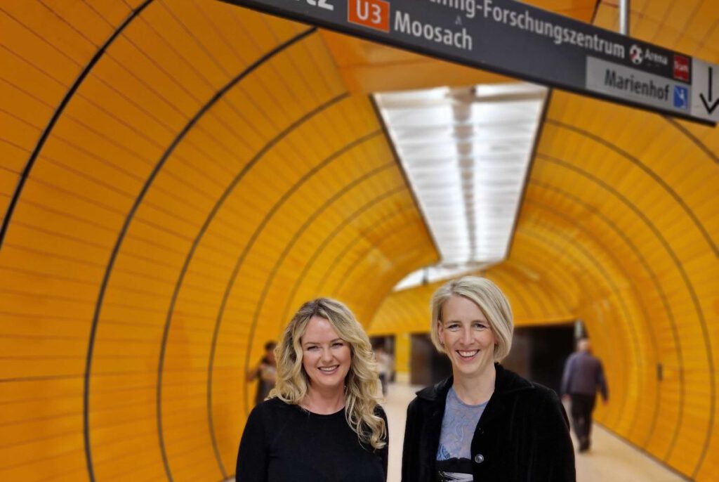 Fraktionsvorsitzende Mona Fuchs und Bürgermeisterin Katrin Habenschaden werben für den U-Bahn-Nachtverkehr