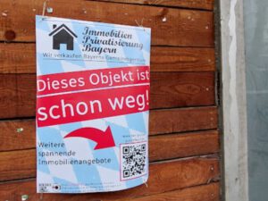 Plakataktion "Immobilien Privatisierung durch den Freistaat"