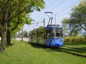 Geld fehlt für den ÖV, auch wegen falscher Schwerpunktsetzung - jetzt Priorität für Betriebshöfe und Trambahnausbau setzen Tram Pressebild MVV