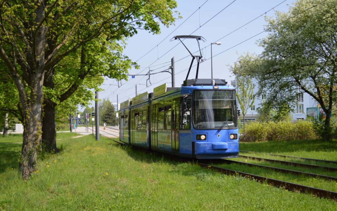Bayerische Staatsregierung versucht Tram durch den Englischen Garten zu blockieren – versagt aber selbst bei der S-Bahn auf der ganzen Linie