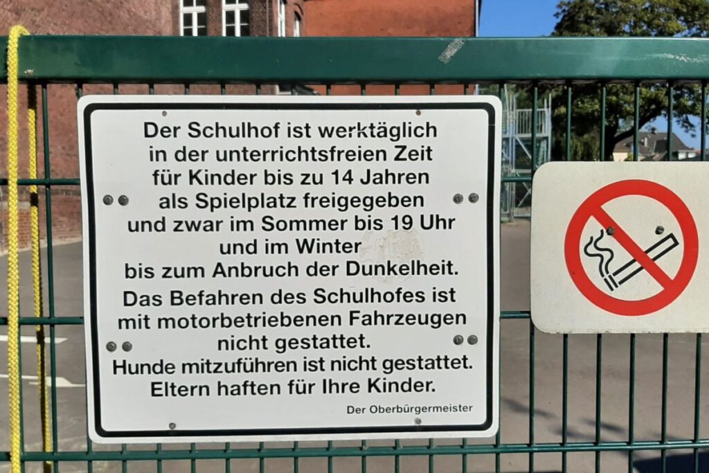 Information zur Benutzung eines Schulhofs