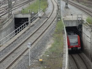 Kostensteigerung beim S-Bahn-Tieftunnel München – bekanntes Fass ohne Boden, neue schlechte Vorschläge, es zu füllen S-Bahn im Tunnel