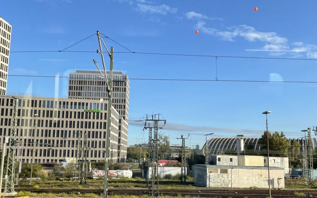 Ballonversuch zur Veranschaulichung der Hochhäuser an der Paketposthalle 2021