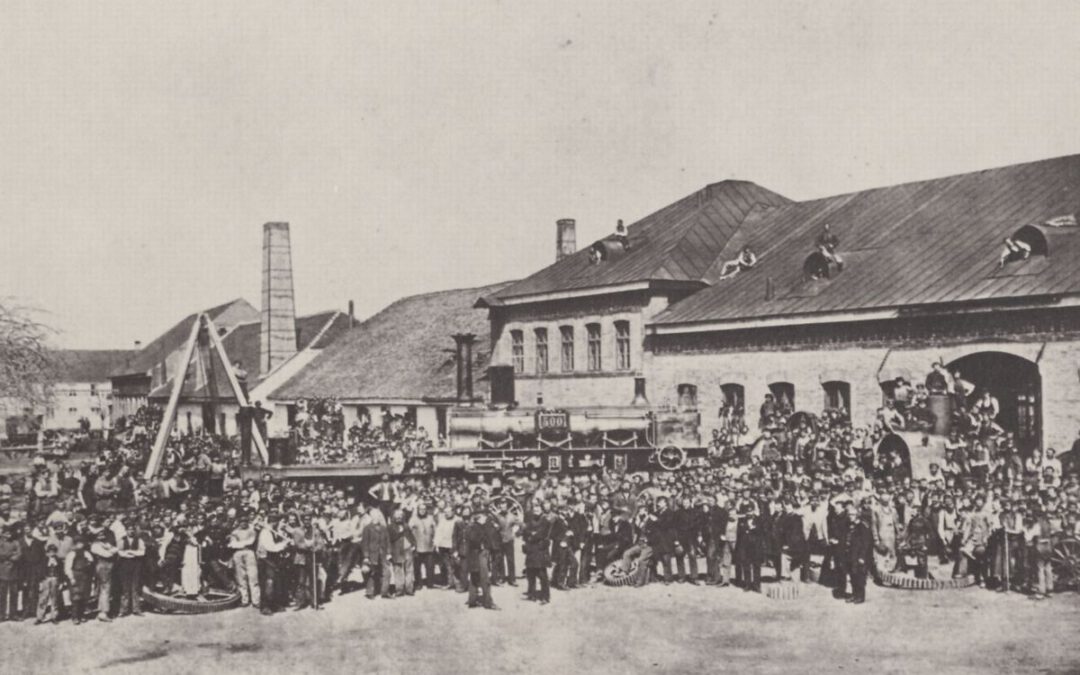 Die Belegschaft der Lokomotivfabrik Maffei in München mit der 500. Lokomotive eigener Produktion.