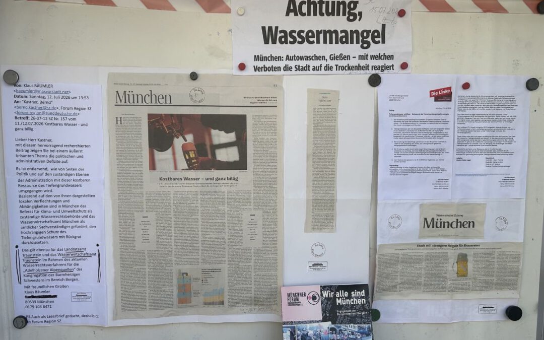 Schaukasten mit Materialsammlung zum Thema Wassermangel