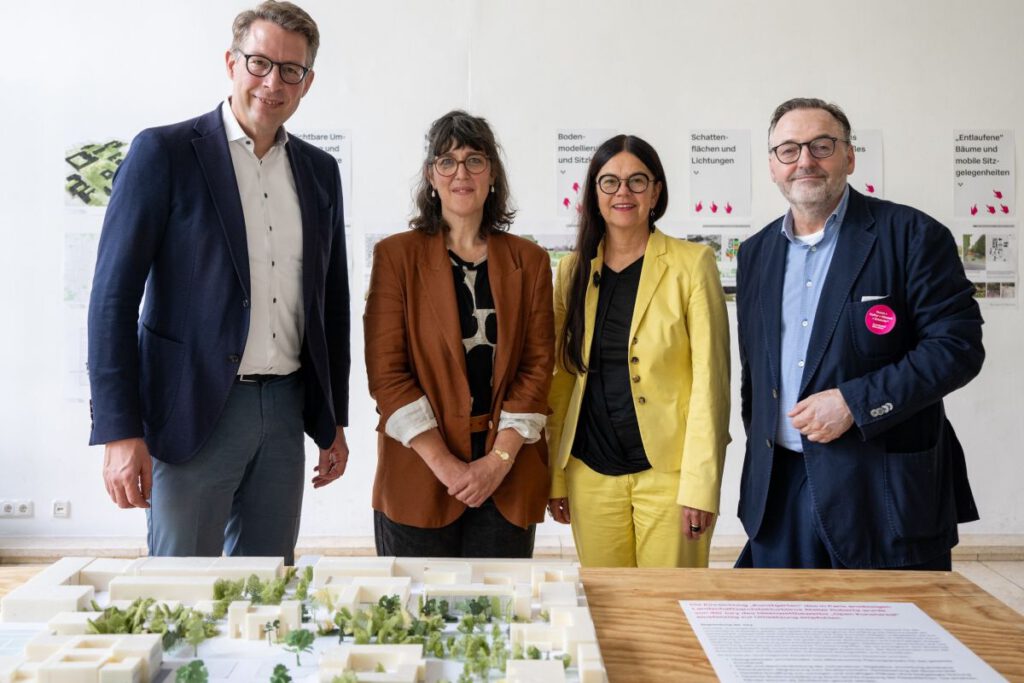 Staatsminister Markus Blume, Chloé Sanson, Geschäftsführerin des Atelier Roberta, Stadtbaurätin Dr. Elisabeth Merk und Anton Biebl, Kulturreferent der Landeshauptstadt München bis April 2025