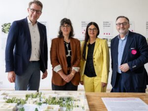 Staatsminister Markus Blume, Chloé Sanson, Geschäftsführerin des Atelier Roberta, Stadtbaurätin Dr. Elisabeth Merk und Anton Biebl, Kulturreferent der Landeshauptstadt München bis April 2025